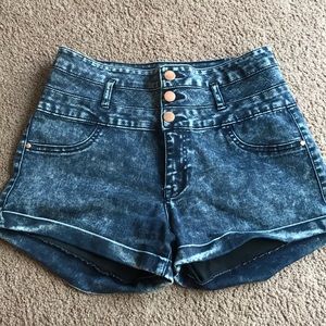 Acid wash super stretchy denim shorts